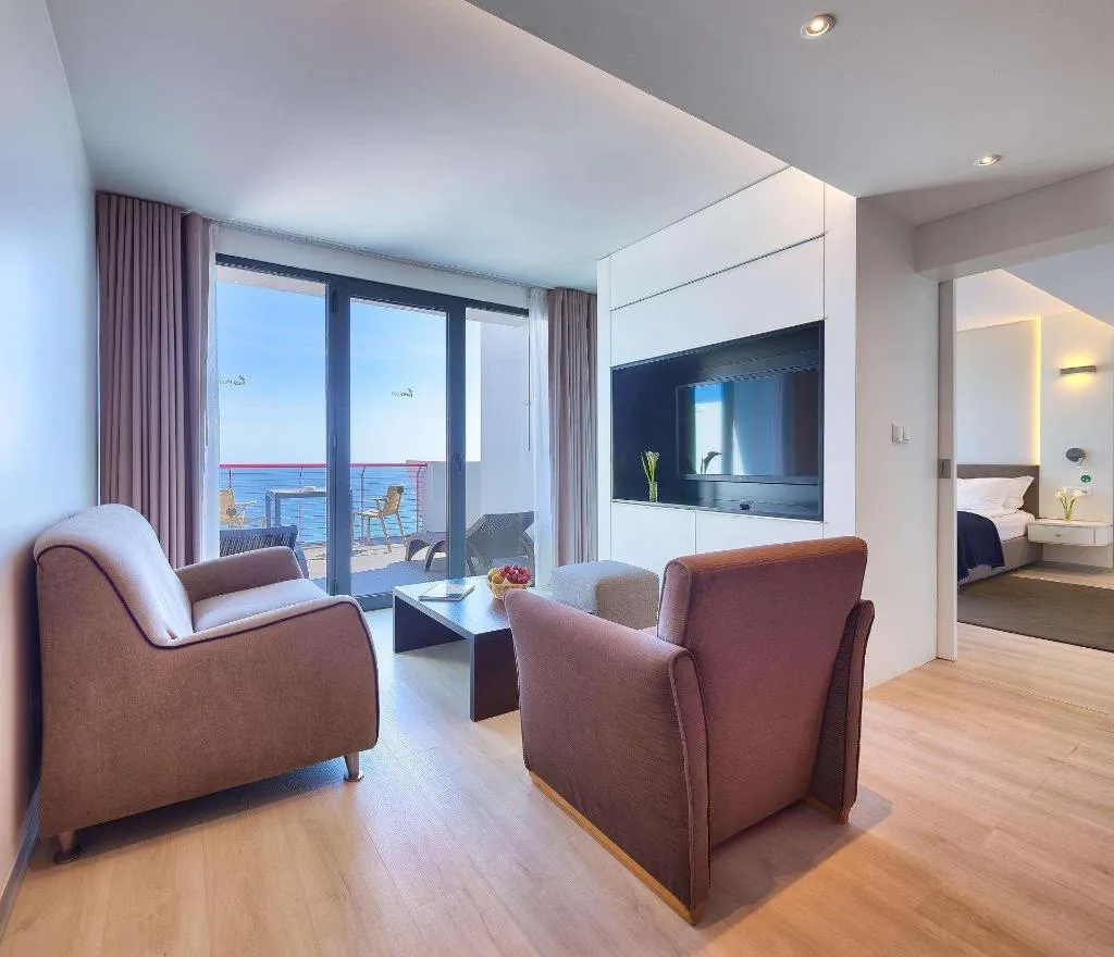 Room, The Views Monumental, Madeira