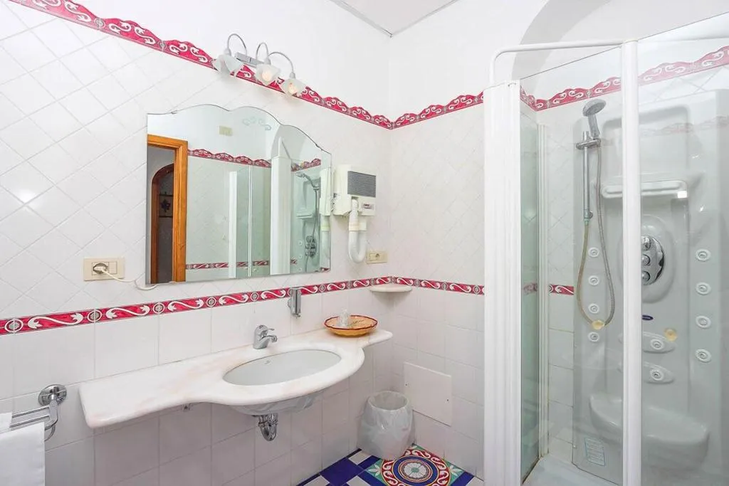 Room, Smeraldo, Naples