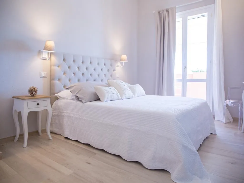 DOUBLE DELUXE WITH BALCONY Room, Le Saline Suites, Cagliari