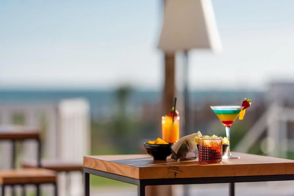 Bar, Cumeja Beach Club & Hotel, Naples