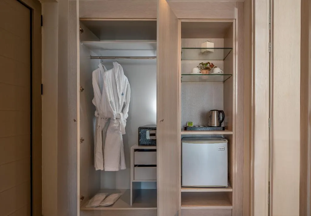 DOUBLE DELUXE SEA VIEW Room, Royal & Imperial Belvedere Resort, Crete