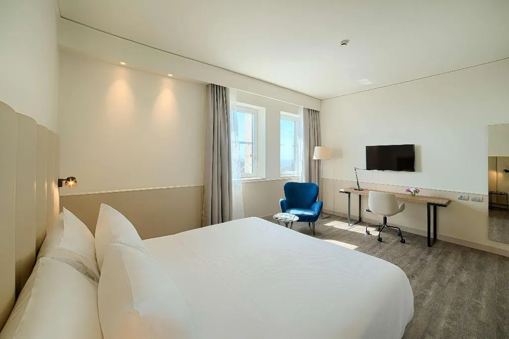 FAMILY ROOM WITH VIEWS Room, NH Napoli Panorama, Naples