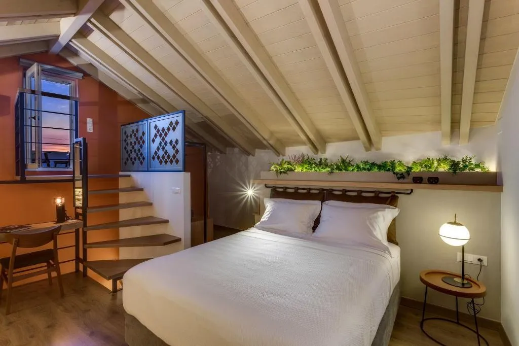 Room, 1924Suites, Crete