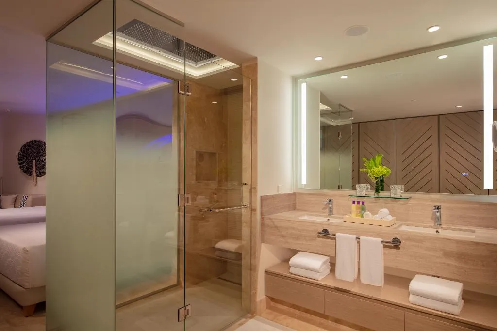 JUNIOR SUITE LAGOON VIEW Room, Breathless Cancun Soul Resort & Spa, Cancun Area