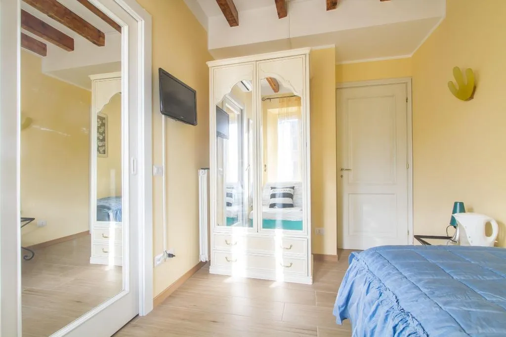 Room, B&B Antico Cortile, Milan