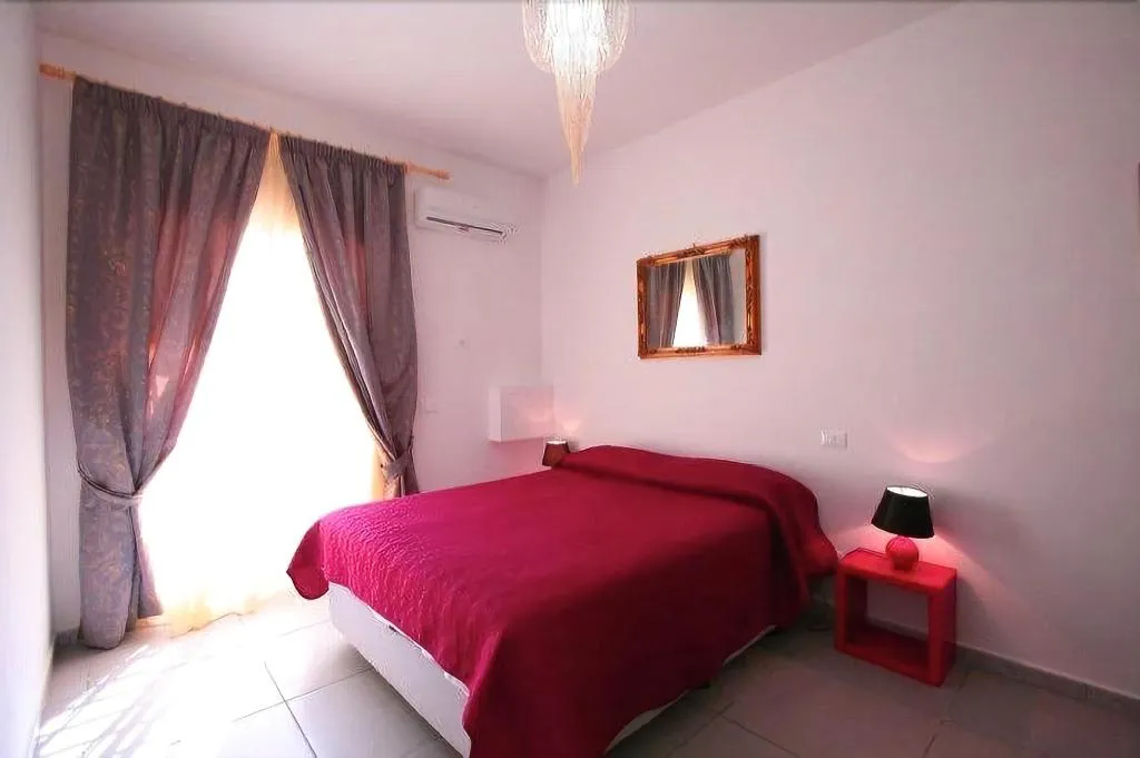 Room, Megaride Santa Lucia, Naples