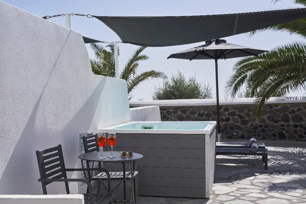 JUNIOR SUITE GARDEN VIEW Room, Mr. & Mrs. White Oia - Santorini, Santorini