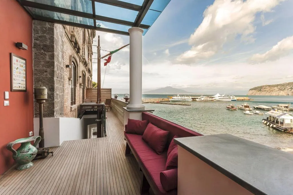 General view, Yacht Club Capo Cervo Suites, Naples