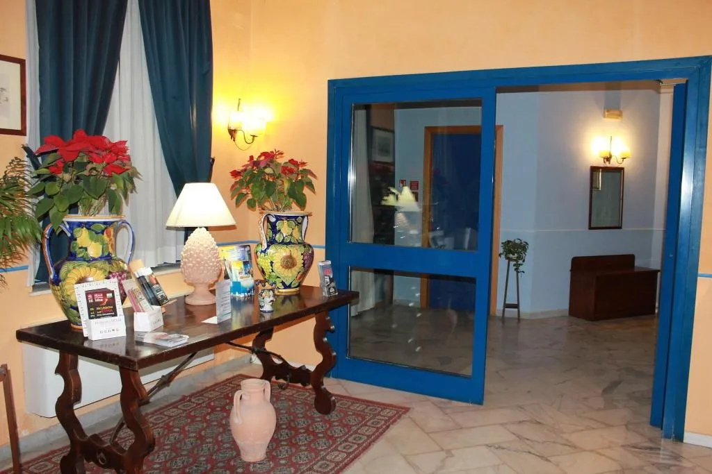 Lobby, Miramare, Catania