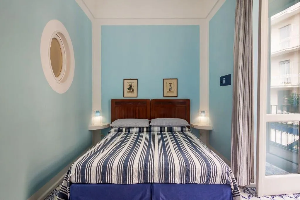 Room, Casa Astarita, Naples