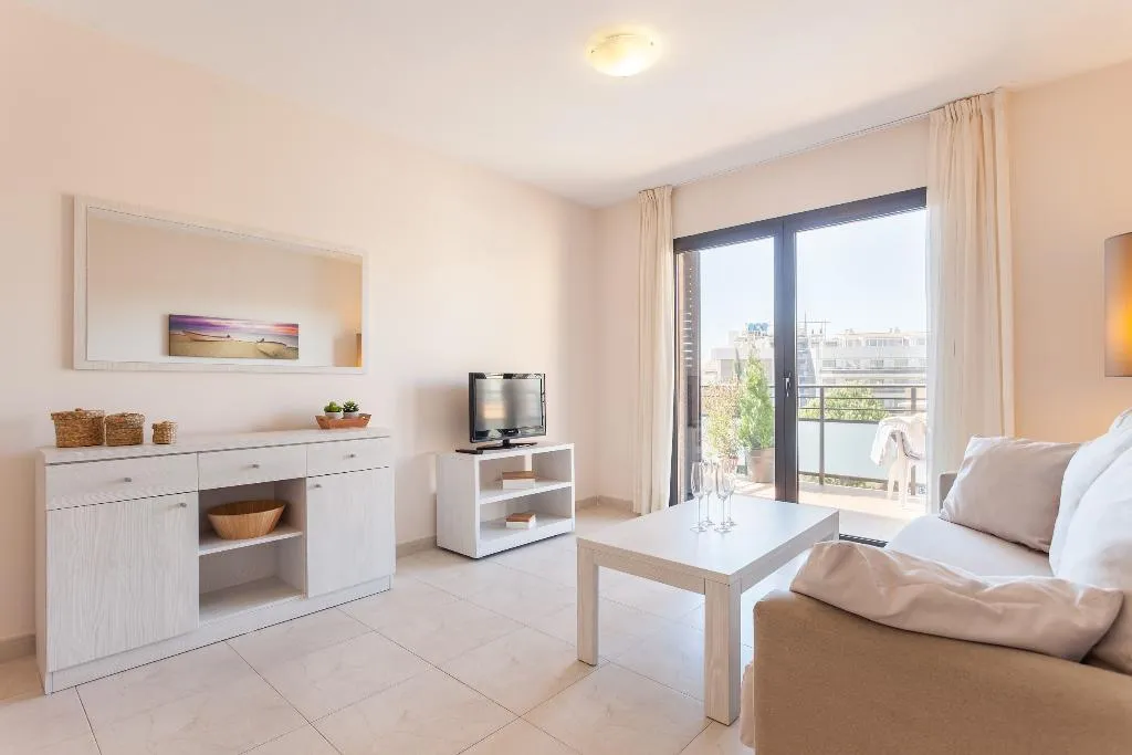 APARTMENT CAPACITY 4 TWO BEDROOMS Room, Pierre & Vacances Salou, Costa Dorada