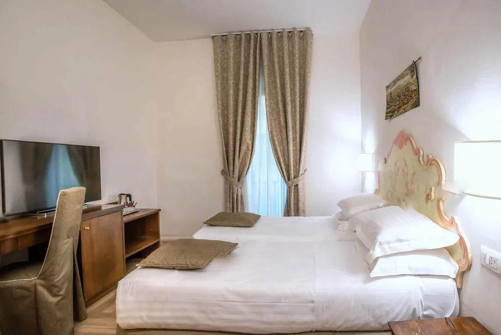 TWIN SUPERIOR Room, Machiavelli Palace, Florence