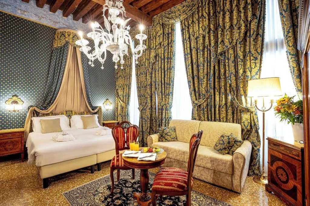 JUNIOR SUITE CANAL VIEW Room, Al Ponte Dei Sospiri Junior Suites, Venice