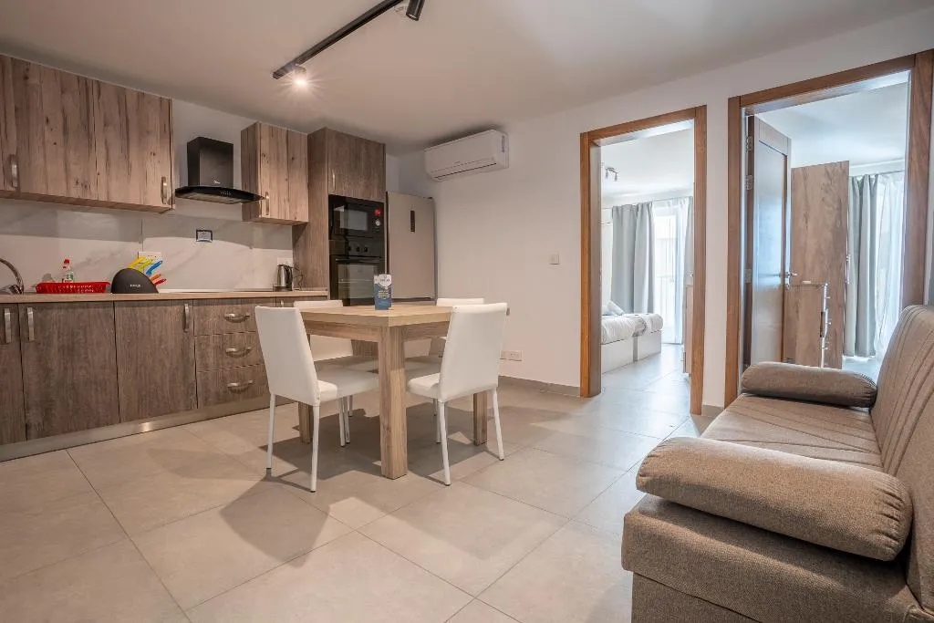 SUITE KING SIZE BED Room, Stillel Retreat, Malta