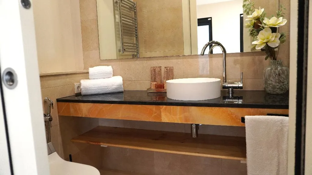 APARTMENT CAPACITY 2 TWO BEDROOMS Room, Cosmo Apartments Rambla de Catalunya, Barcelona