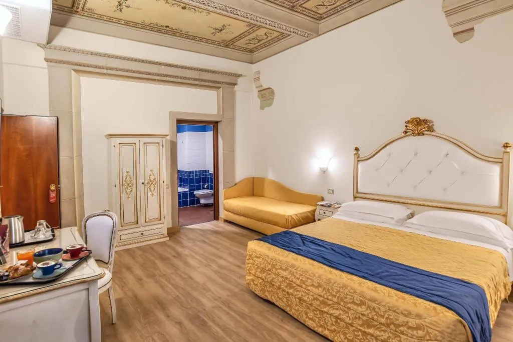 TRIPLE TWO BEDS Room, Porta Faenza, Florence