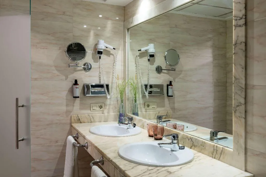 DOUBLE SUPERIOR QUEEN BED Room, Hotel Elche Centro Affiliated by Melia, Costa Blanca