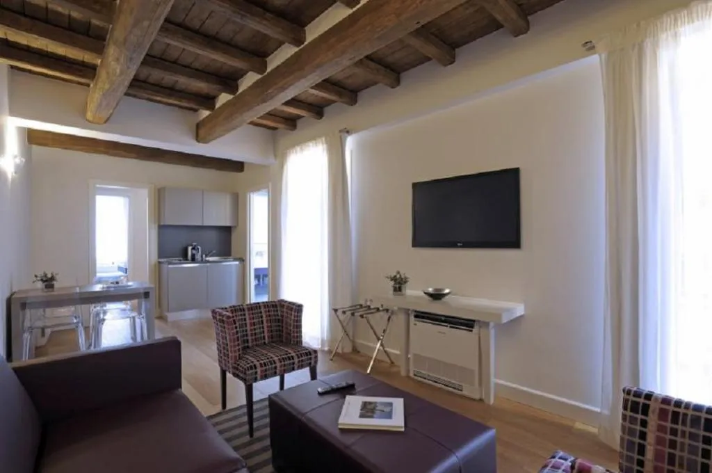 SUITE CAPACITY 4 Room, Trevi Palace Luxury Inn, Rome