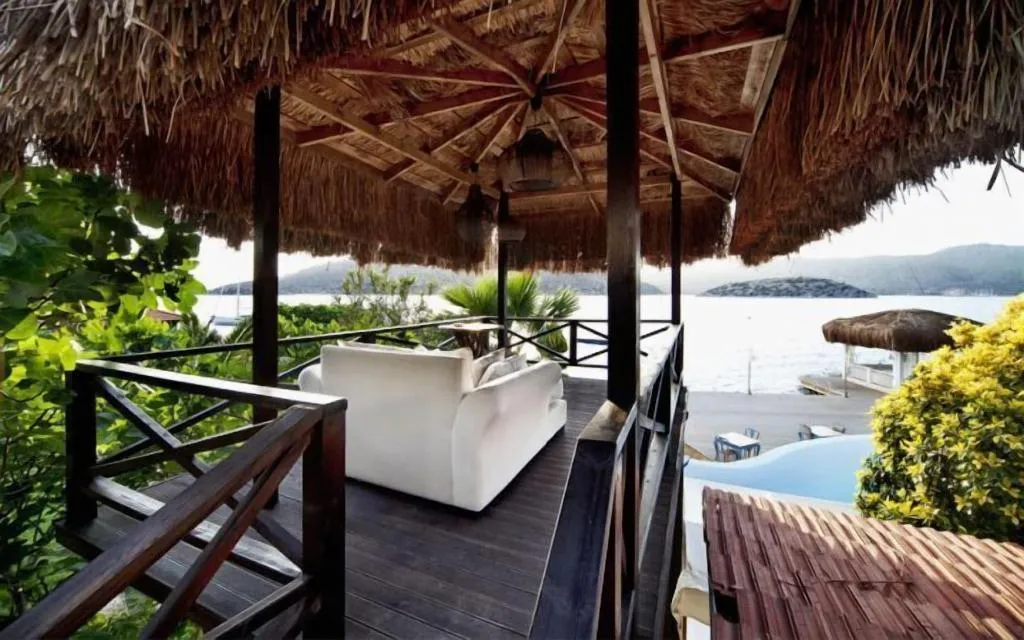 Room, Sabrina's Haus, Dalaman
