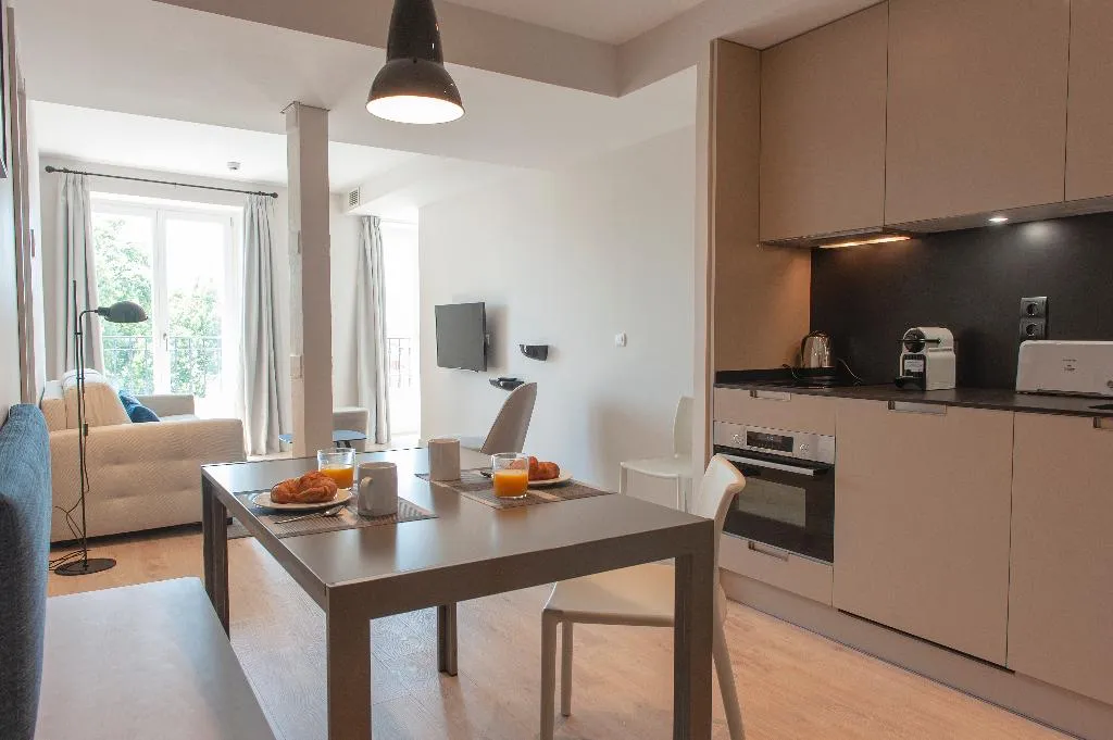 APARTMENT CAPACITY 4 TWO BEDROOMS Room, MH Apartments Central Madrid, Madrid