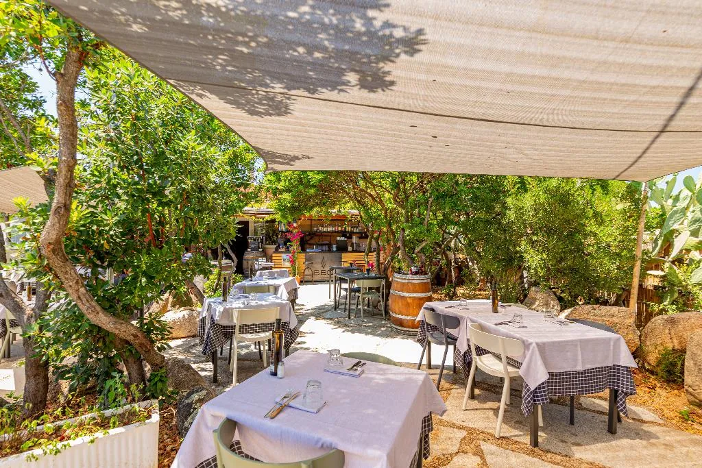 Restaurant, Lu Nibareddu Aparthotel, Olbia
