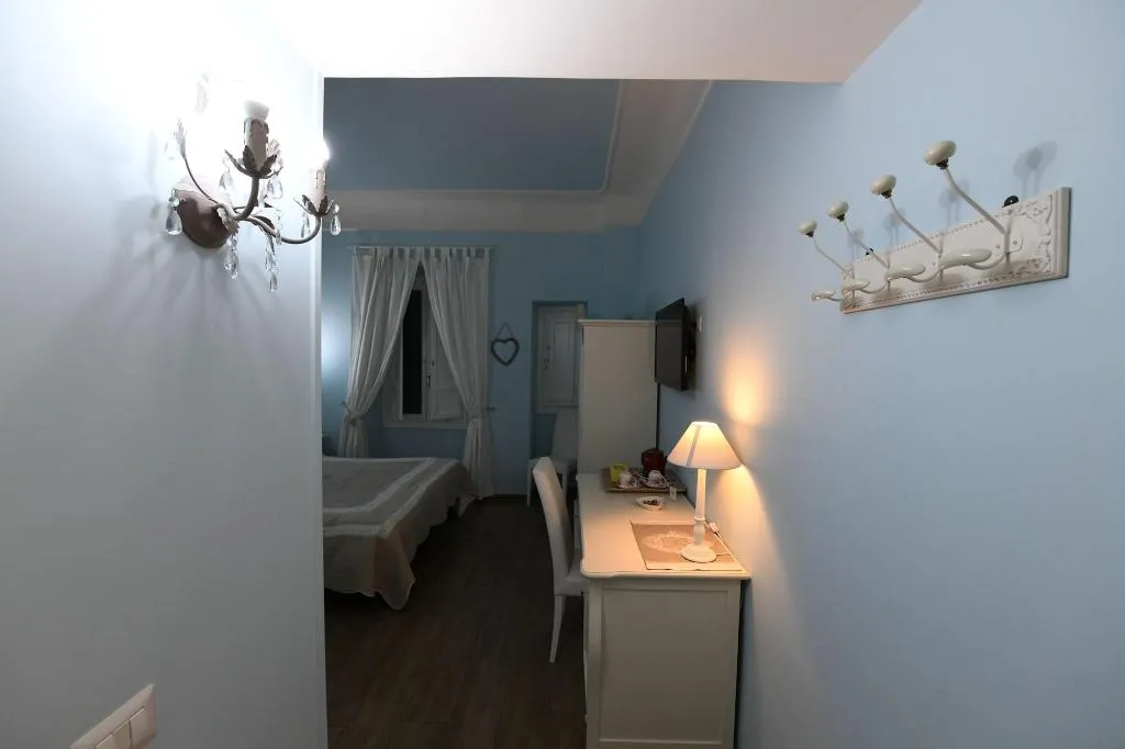 Room, Buonanotte Roma 2, Naples