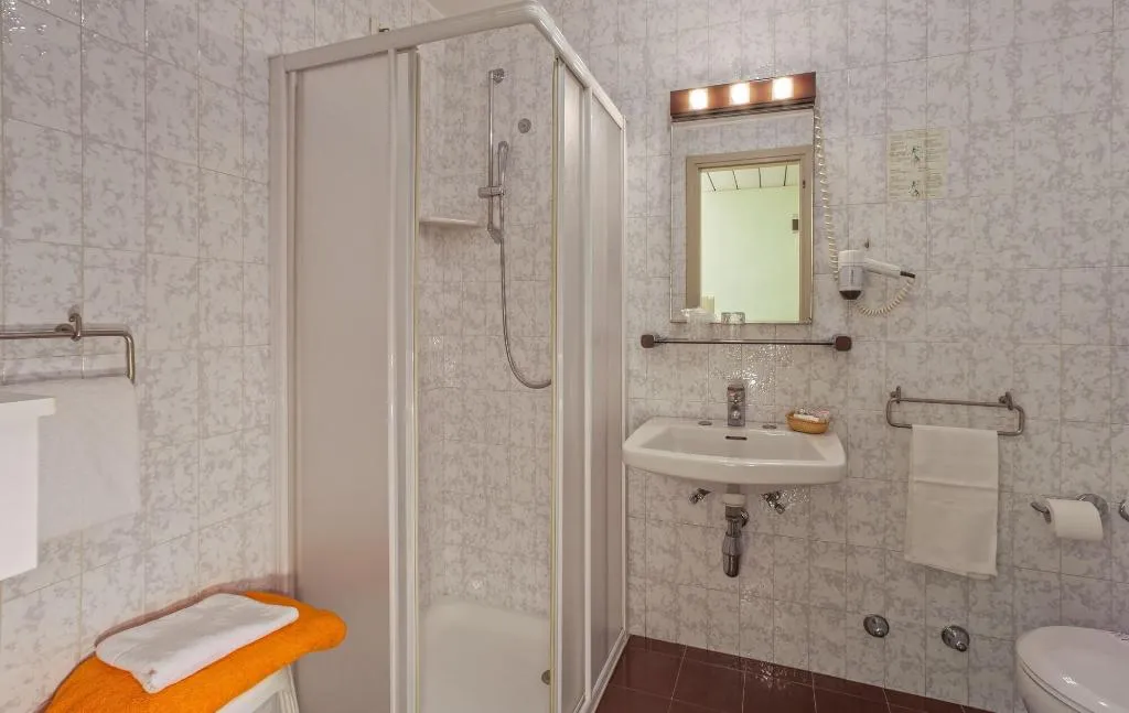 Room, Terme Savoia, Venice