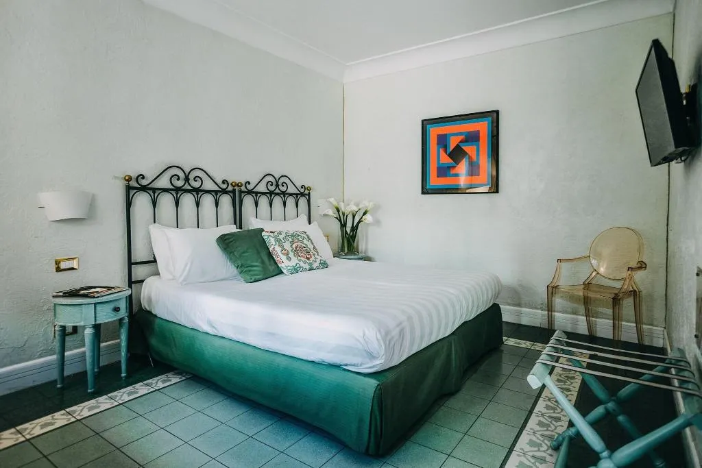 TWIN CLASSIC Room, Costantinopoli 104, Naples