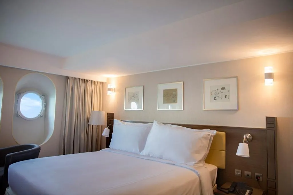 Double or Twin CLUB Room, Queen Elizabeth 2, Dubai