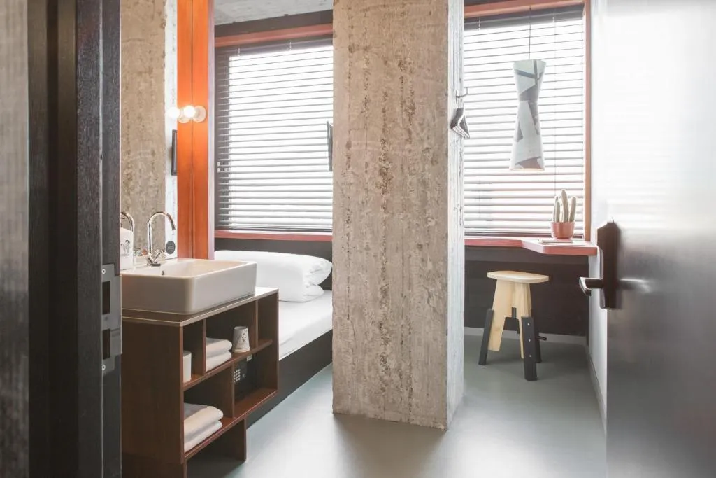 DOUBLE BASIC Room, Volkshotel Amsterdam, Amsterdam