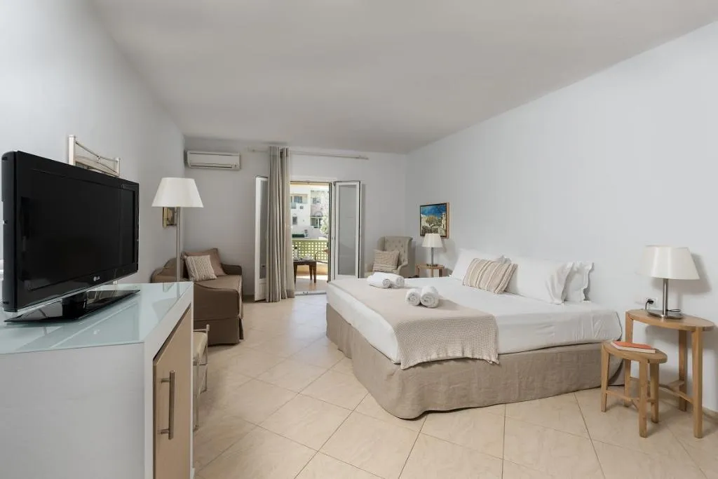 JUNIOR SUITE SIDE SEA VIEW Room, Finikas Hotel Naxos, Mykonos