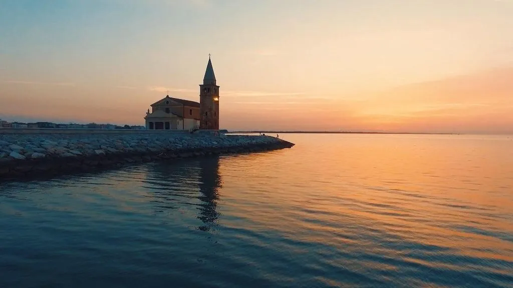 Sports and Entertainment, Hotel Austria, Venice