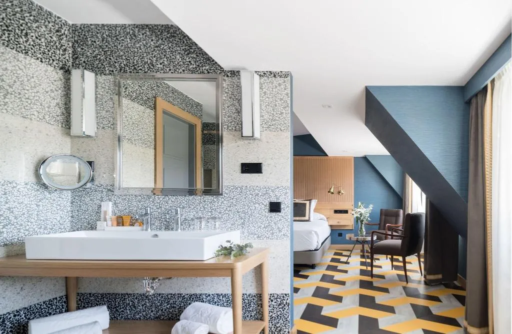 SUITE QUEEN SIZE BED Room, Principe Pio, Madrid