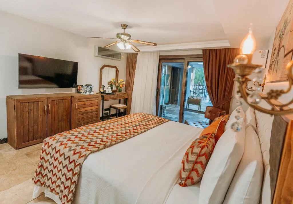DOUBLE DELUXE POOL VIEW Room, Doors Urla Hotel, Izmir