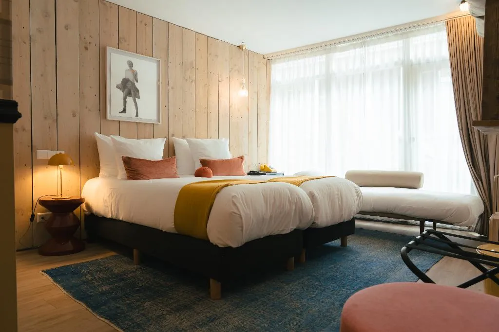 TRIPLE STANDARD Room, Max Brown Htl Canal District, part of Sircle Colle, Amsterdam