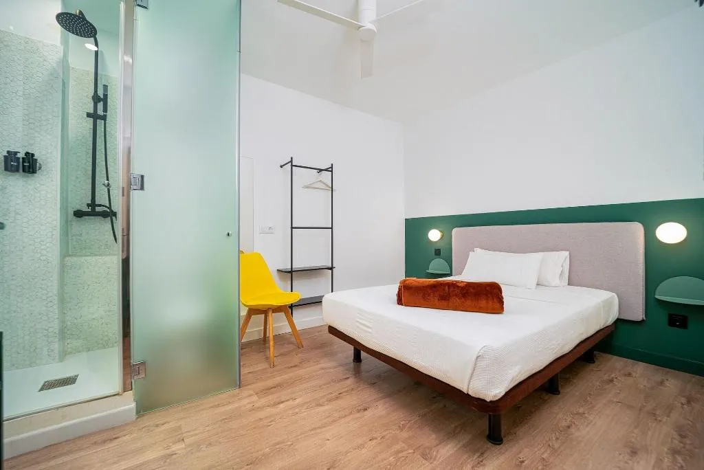 Room, Angelitomad, Madrid