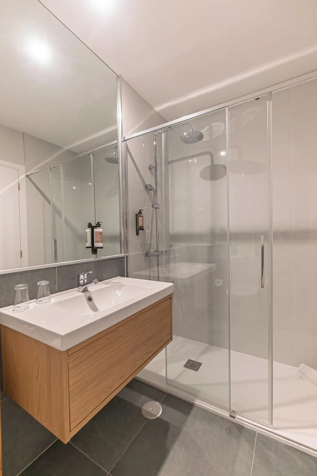 Room, Aguas do Geres, Porto