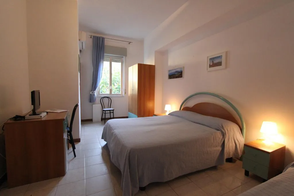 Room, La Scogliera, Naples