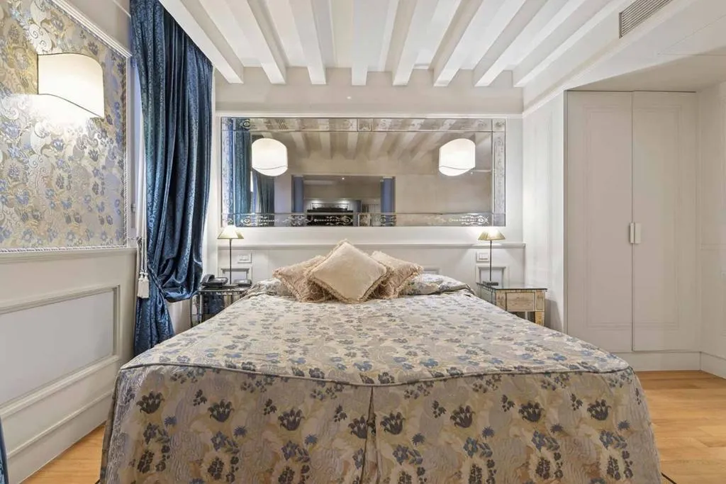 Room, Canaletto Luxury Suites – San Marco Luxury, Venice