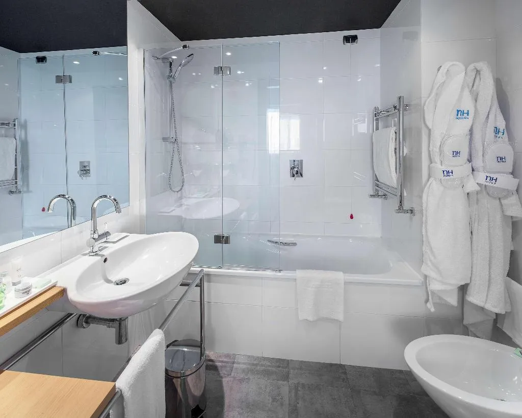 JUNIOR SUITE STANDARD Room, NH Milano Fiera, Milan