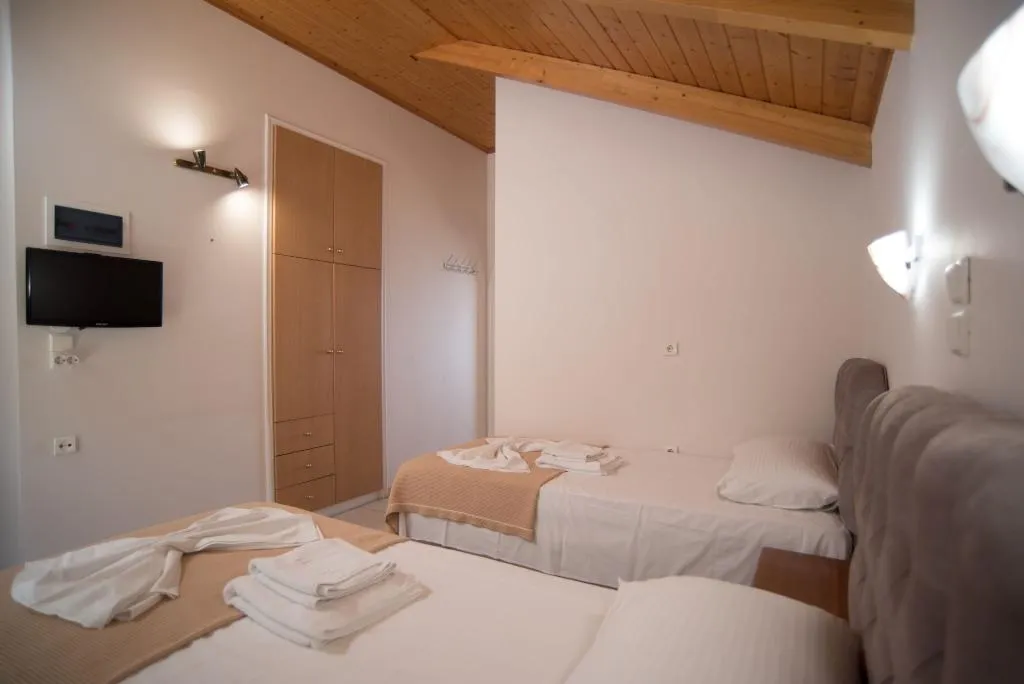 FAMILY ROOM DELUXE TWO BEDROOM Room, Hotel Oasis, Athens