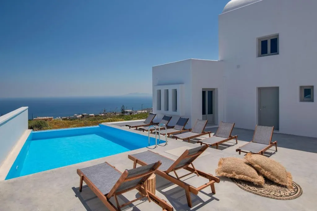 Sports and Entertainment, Seven Suites, Santorini