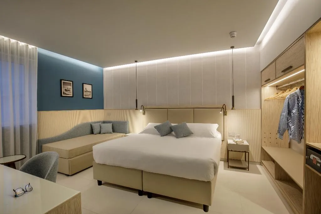 Double or Twin SUPERIOR WITH VIEWS Room, Ambasciatori Suite Hotel, Venice