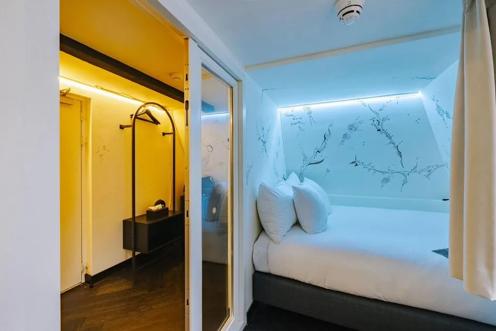 Room, Mr. Monkey Amsterdam, Amsterdam