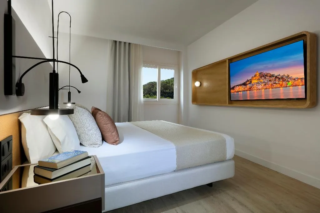 JUNIOR SUITE STANDARD Room, Grand Palladium Select Palace Ibiza, Ibiza