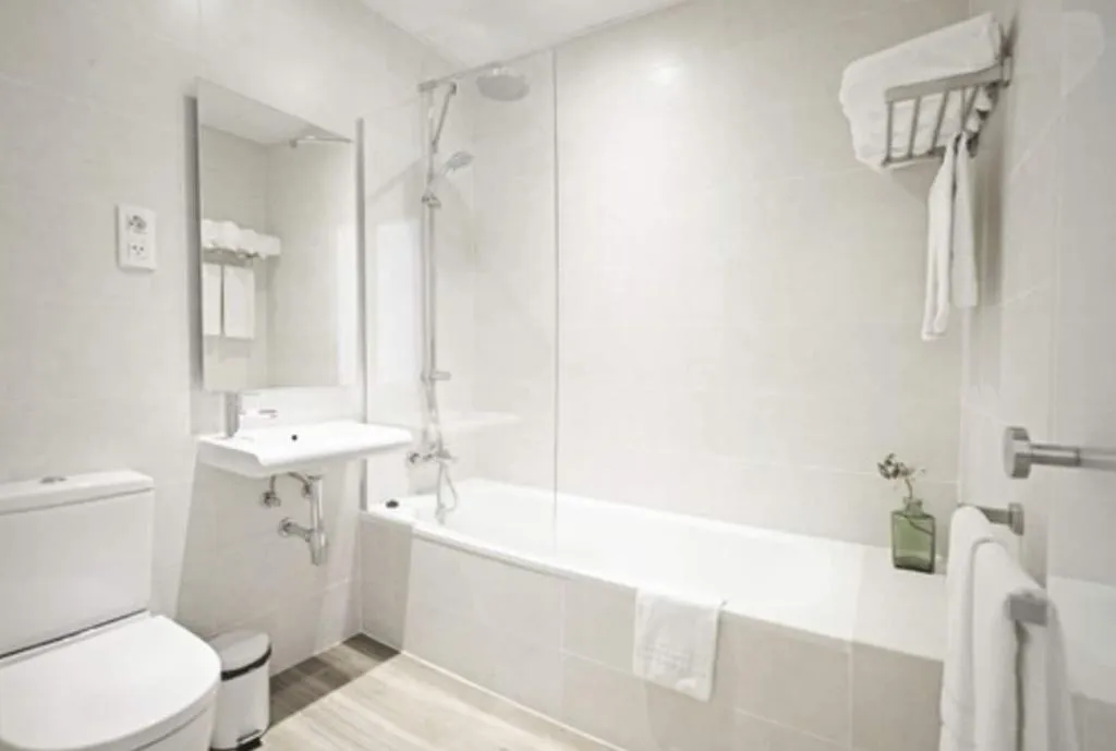 Room, Som Nit Born, Barcelona
