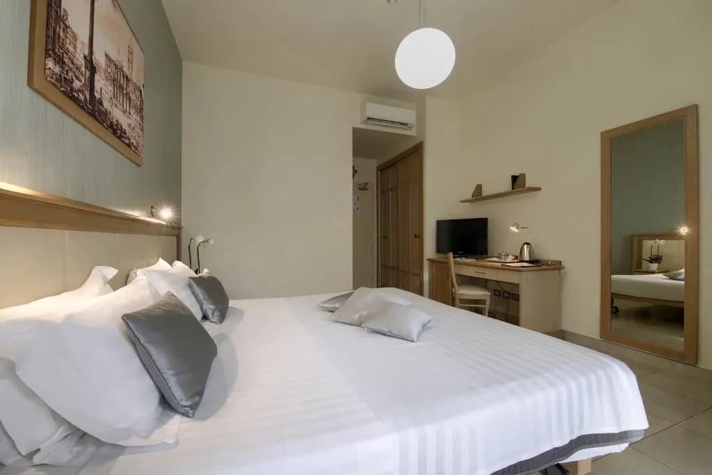 DOUBLE STANDARD Room, Domus Australia, Rome
