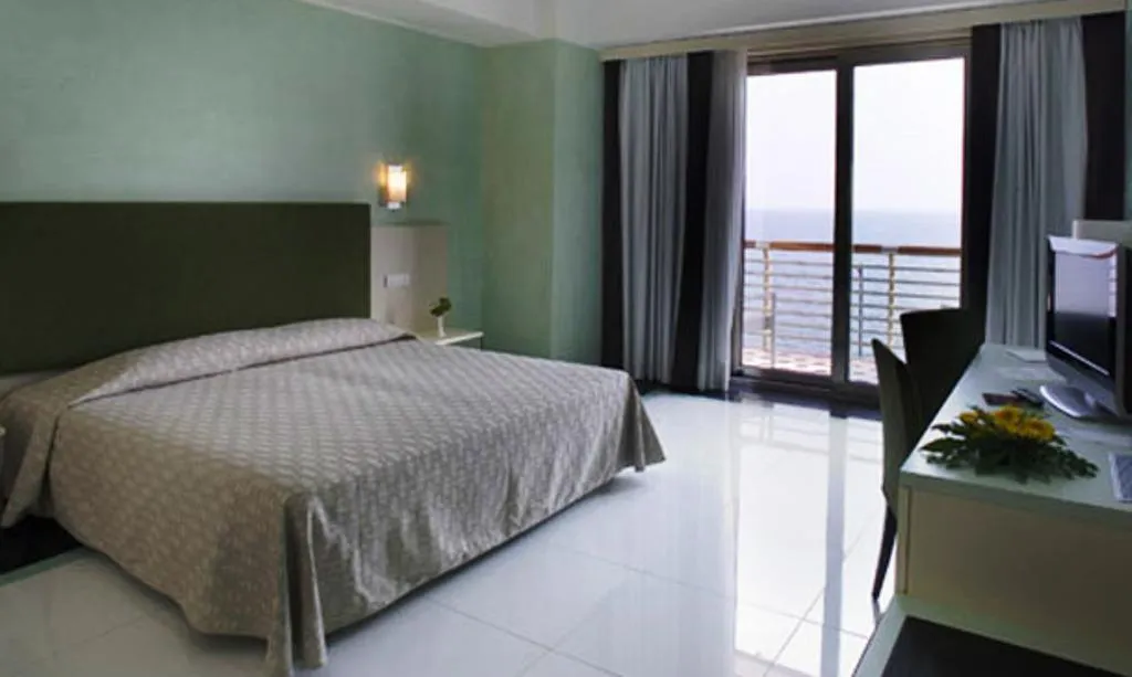 DOUBLE SINGLE USE SUPERIOR SEA VIEW Room, Grand Hotel Salerno, Naples