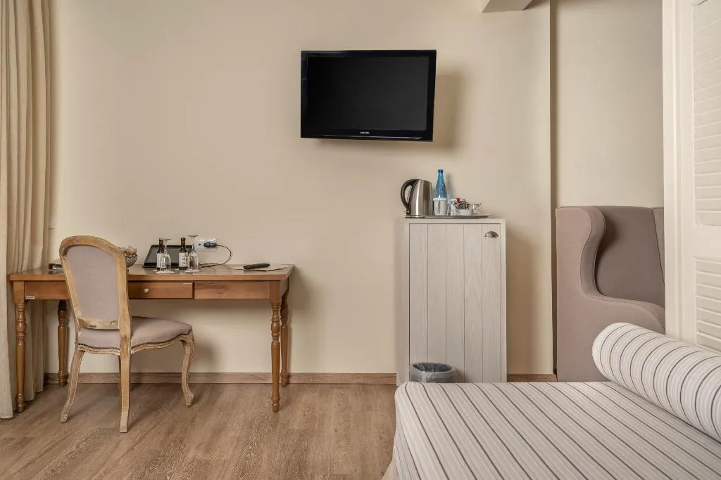 JUNIOR SUITE CAPACITY 3 Room, Art Hotel Debono, Corfu