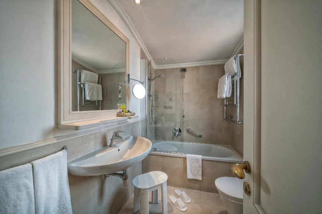 Double or Twin STANDARD Room, B&B Hotel Firenze Laurus Al Duomo, Florence